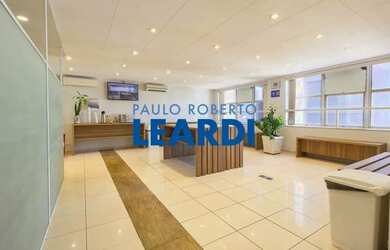 Imagem: O depósito possui 5 Vagas na garagem e 1000m² de Área e está