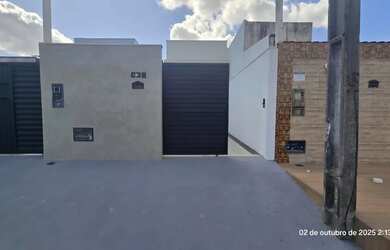 Imagem: A casa possui 2 Dormitórios, 1 Banheiro, 1 Vaga na garagem