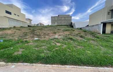 Imagem: O terreno possui 320m² de Área, Imóvel novo e está localizado