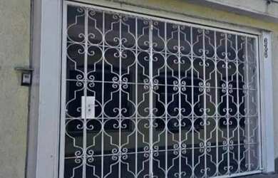 Imagem: A casa possui 3 Dormitórios, 1 Banheiro, 1 Vaga na garagem