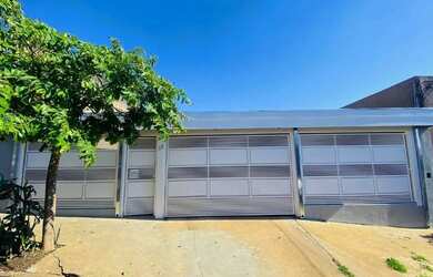 Imagem: A casa possui 3 Dormitórios, 1 Banheiro, 70m² de Área e