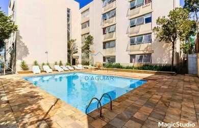 Imagem: O apartamento possui 2 Dormitórios, 1 Banheiro, 1 Vaga na garagem