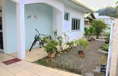 Imagem: A casa possui 3 Dormitórios, 2 Banheiros, 1 Vaga na garagem