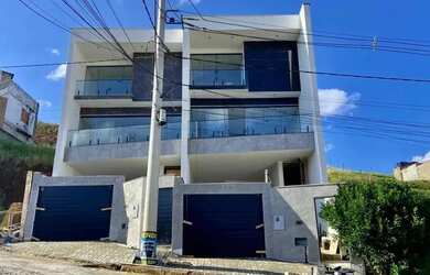 Imagem: A casa possui 3 Dormitórios, 2 Banheiros, 2 Vagas na garagem