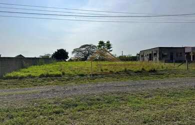 Imagem: O terreno possui 1.226m² de Área e está localizado em Área