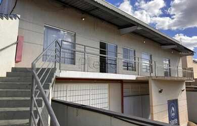 Imagem: O depósito possui 2 Vagas na garagem e 300m² de Área e está