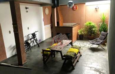 Imagem: A casa possui 2 Dormitórios, 2 Banheiros, 2 Vagas na garagem