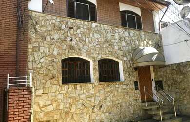 Imagem: A casa possui 3 Dormitórios, 2 Banheiros, 1 Vaga na garagem