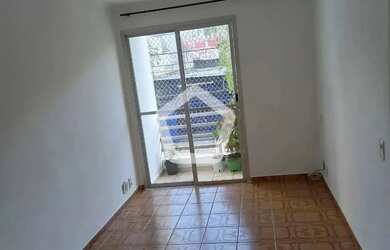 Imagem: O apartamento possui 1 Dormitório, 1 Banheiro, 1 Vaga na garagem