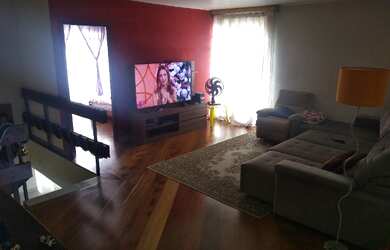 Imagem: A casa possui 4 Dormitórios, 3 Banheiros, 5 Vagas na garagem