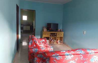 Imagem: A casa possui 2 Dormitórios, 2 Banheiros, 1 Vaga na garagem