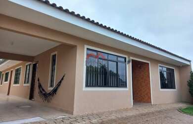 Imagem: A casa possui 3 Dormitórios, 1 Banheiro, 5 Vagas na garagem