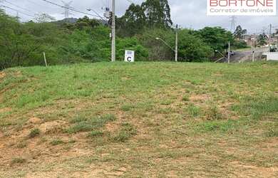 Imagem: O terreno e possui Dormitórios, Suítes, Banheiros, 409-0m²