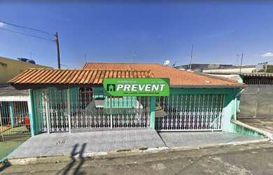 Imagem: A casa possui 4 Dormitórios, 2 Banheiros, 2 Vagas na garagem