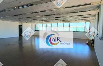 Imagem: O depósito possui 5 Vagas na garagem, 222m² de Área e está