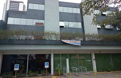 Imagem: O depósito possui 5 Vagas na garagem e 500m² de Área e está