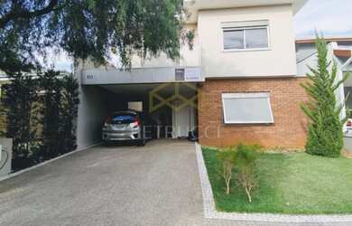 Imagem: A casa em condomínio possui 3 Dormitórios, 3 Banheiros, 4