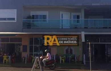 Imagem: A casa possui 3 Dormitórios, 2 Banheiros, 4 Vagas na garagem