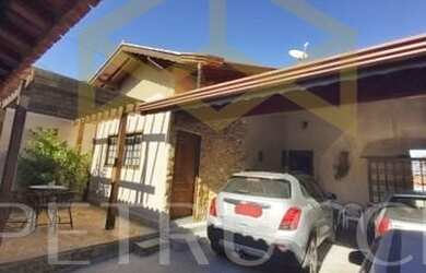 Imagem: A casa possui 3 Dormitórios, 3 Banheiros, 3 Vagas na garagem