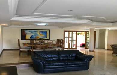 Imagem: A casa possui 3 Dormitórios, 5 Banheiros, 4 Vagas na garagem