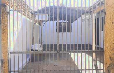 Imagem: A casa possui 2 Dormitórios e 1 Banheiro e está localizado