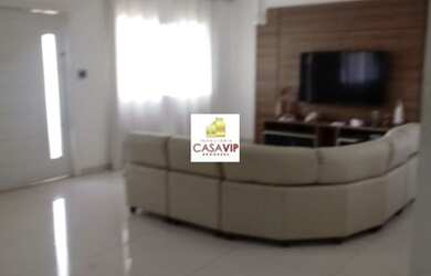 Imagem: A casa possui 4 Dormitórios, 4 Banheiros, 5 Vagas na garagem