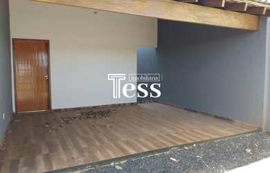 Imagem: A casa possui 2 Dormitórios, 2 Banheiros, 2 Vagas na garagem