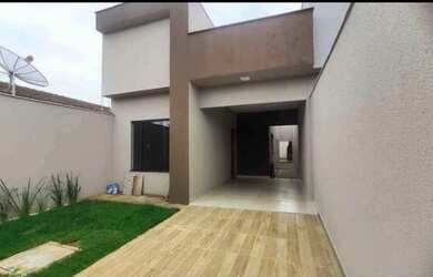 Imagem: A casa possui 2 Dormitórios, 2 Banheiros, 1 Vaga na garagem