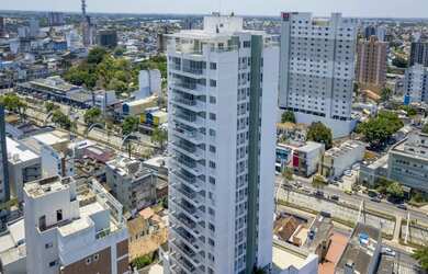 Imagem: O apartamento possui 1 Dormitório, 1 Banheiro, 2 Vagas na garagem