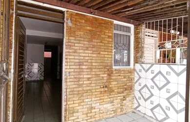 Imagem: A casa possui 2 Dormitórios, 1 Banheiro, 1 Vaga na garagem