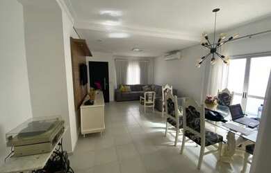 Imagem: A casa em condomínio possui 4 Dormitórios, 2 Banheiros, 4