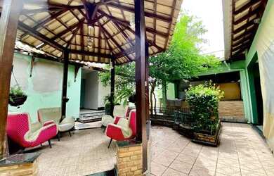 Imagem: A casa possui 5 Dormitórios, 5 Banheiros, 5 Vagas na garagem