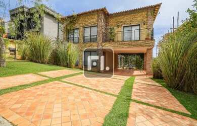 Imagem: A casa em condomínio possui 4 Dormitórios, 5 Banheiros, 5