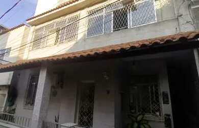 Imagem: A casa em condomínio possui 4 Dormitórios, 3 Banheiros e 206m²