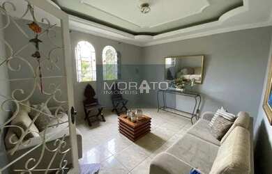 Imagem: A casa possui 5 Dormitórios, 3 Banheiros, 3 Vagas na garagem