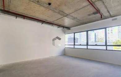 Imagem: O depósito possui 1 Vaga na garagem e 37m² de Área e está