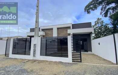 Imagem: A casa possui 2 Dormitórios, 1 Banheiro, 2 Vagas na garagem