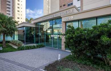 Imagem: O apartamento possui 3 Dormitórios, 5 Banheiros, 3 Vagas na