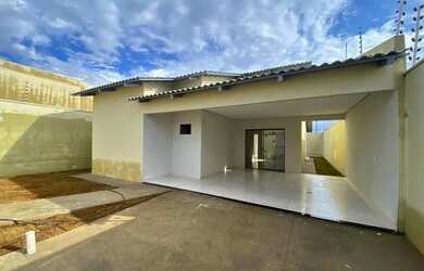 Imagem: A casa à venda possui 2 Dormitórios, 1 Banheiro, 2 Vagas na