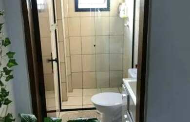 Imagem: O apartamento possui 1 Dormitório, 1 Banheiro, 1 Vaga na garagem