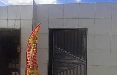 Imagem: A casa possui 2 Dormitórios, 2 Banheiros, 1 Vaga na garagem