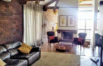 Imagem: A casa possui 3 Dormitórios, 2 Banheiros, 2 Vagas na garagem