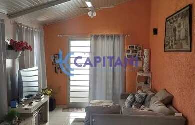 Imagem: A casa possui 3 Dormitórios, 1 Banheiro, 2 Vagas na garagem