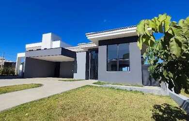 Imagem: A casa possui 3 Dormitórios, 5 Banheiros, 4 Vagas na garagem