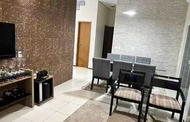 Imagem: A casa possui 5 Dormitórios, 5 Banheiros, 4 Vagas na garagem