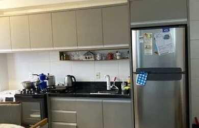 Imagem: O apartamento possui 2 Dormitórios, 1 Banheiro, 1 Vaga na garagem