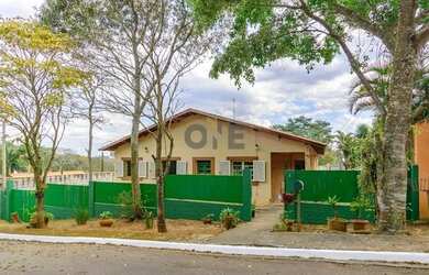 Imagem: A casa em condomínio possui 3 Dormitórios, 3 Banheiros, 5