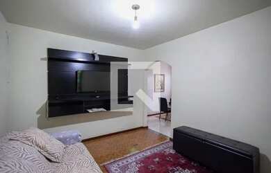 Imagem: A casa possui 3 Dormitórios, 1 Banheiro, 3 Vagas na garagem