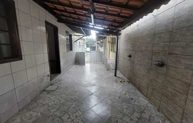 Imagem: A casa possui 2 Dormitórios, 2 Banheiros, 1 Vaga na garagem