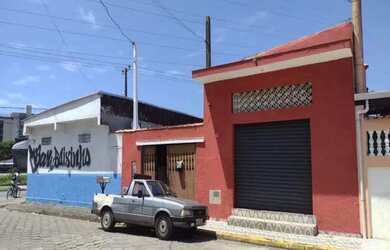 Imagem: A casa possui 2 Dormitórios, 1 Banheiro, 4 Vagas na garagem